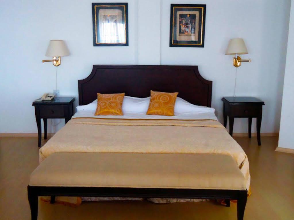 Karavas  Ada Beach Hotel מראה חיצוני תמונה