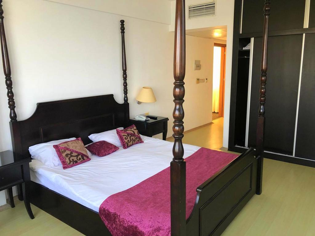 Karavas  Ada Beach Hotel מראה חיצוני תמונה