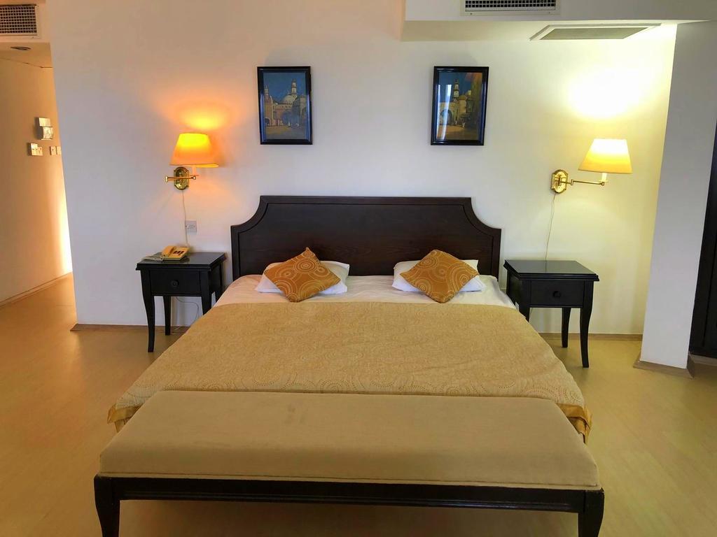 Karavas  Ada Beach Hotel מראה חיצוני תמונה